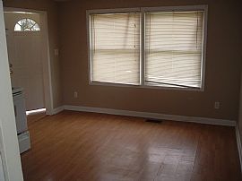  This Single Family Ranch Is Ready For You and Your Family in Columbus, OH (Photo 8 of 10)