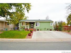 Welcome Home!! Must See 5 Bedroom, 2 Bathrooms in Denver, CO