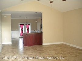 Highly Desired Rolling Ridge Subdivision Features This 3/2 Home in Crestview, FL