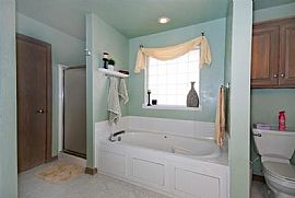 Lovely Great Neighborhood,3 Bedrooms 2 Bathrooms, An Office  in Oklahoma City, OK (Photo 4 of 8)