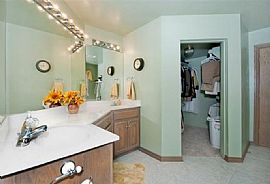 Lovely Great Neighborhood,3 Bedrooms 2 Bathrooms, An Office  in Oklahoma City, OK (Photo 5 of 8)