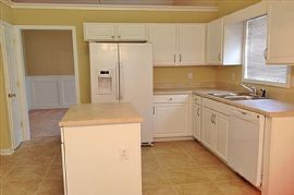  This 3 Bedroom, 2 Bathroom Home Provides Approximately1,758sf in Lawrenceville, GA (Photo 4 of 6)