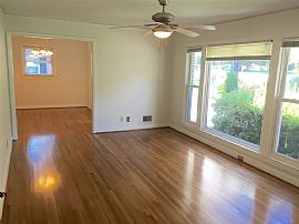  Amazing Cute House with Newly Refinished Hardwood Floors  in Columbia, SC (Photo 3 of 9)