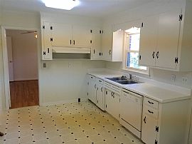  Amazing Cute House with Newly Refinished Hardwood Floors  in Columbia, SC (Photo 5 of 9)