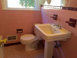  Amazing Cute House with Newly Refinished Hardwood Floors  in Columbia, SC (Photo 8 of 9)