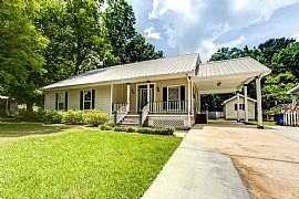Happy New Year Home in Beautiful Acadian and Huge Family Room in Slidell, LA