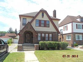 Stunning 4br Great Colonial Family Home!! Spacious Living Room in Detroit, MI