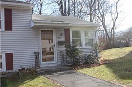 41 Longmeadow Dr, Waterbury, Ct 06706 in Waterbury, CT