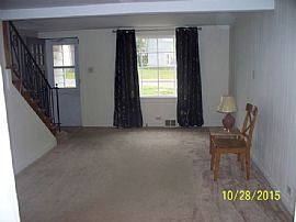 4936 Rose Avenue, .$600 in Downers Grove, IL (Photo 2 of 10)