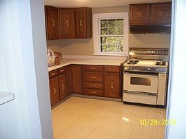 4936 Rose Avenue, .$600 in Downers Grove, IL (Photo 3 of 10)