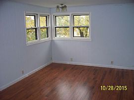 4936 Rose Avenue, .$600 in Downers Grove, IL (Photo 5 of 10)