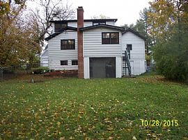 4936 Rose Avenue, .$600 in Downers Grove, IL (Photo 8 of 10)