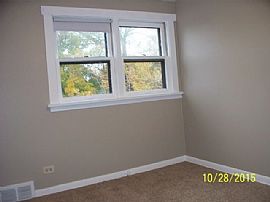 4936 Rose Avenue, .$600 in Downers Grove, IL (Photo 9 of 10)