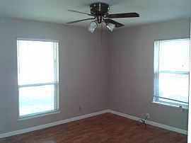 Spacious 3 Bedroom, 2 Bath, 2 Car Garage - University Hills in Austin, TX (Photo 6 of 8)