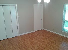 Spacious 3 Bedroom, 2 Bath, 2 Car Garage - University Hills in Austin, TX (Photo 7 of 8)