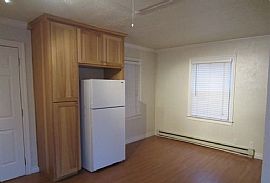 Lovely Home in a Nice Area in Portland, OR (Photo 4 of 5)