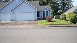 This Beautiful Home Is a Spacious 2 Bedroom, 2 Full Bath Duplex in Salem, OR