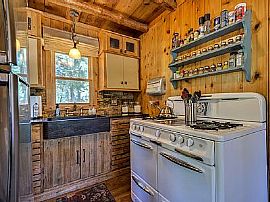 Nicely Furnished 2beds 2baths For Rent  in Lake Arrowhead, CA (Photo 5 of 12)