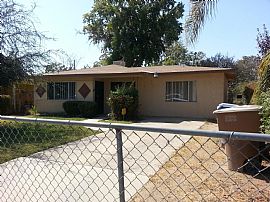 3 Bedroom House with 2 Living Rooms. Fenced. Hu. in Bakersfield, CA
