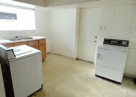  Big, Clean Freshly Painted 4brdr and 3 Bath Home in Chicago, IL (Photo 5 of 5)