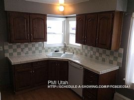 Lovely Single Family Home For Rent in Layton, UT (Photo 4 of 12)