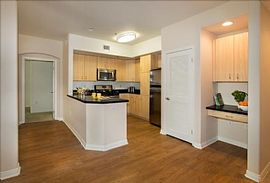 2 Bedroom and 1 Bathroom Are Well Furnished and Specious in Playa del Rey, CA (Photo 3 of 6)