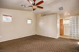 Fantastic Rental Home with Refreshing Fenced Pool and   Majest in Phoenix, AZ (Photo 8 of 8)
