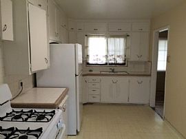 Three Bedroom, One Bathroom with Hardwood Floors in Fresno, CA (Photo 2 of 4)