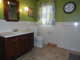 Contemporary 3 Bedroom, 2 Full Bath. in Albany, NY (Photo 4 of 5)