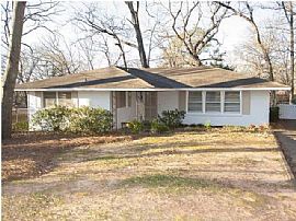 This Home Is Located in a Quiet Cul-De-Sac. in Montgomery, AL