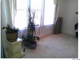 3 Bedroom Brick Upper Flat  in Detroit, MI (Photo 3 of 10)