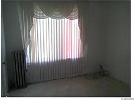 3 Bedroom Brick Upper Flat  in Detroit, MI (Photo 8 of 10)