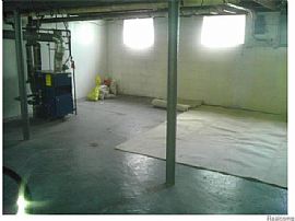 3 Bedroom Brick Upper Flat  in Detroit, MI (Photo 9 of 10)