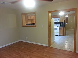 Beautiful 3 Bedroom 2 Bath 2 Car Garage 1,628 Sqft in Phoenix, AZ (Photo 3 of 12)