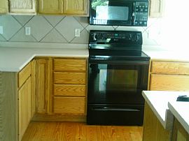 Absolutely Fabulous Home in a Great Neighborhood in Decatur, AL (Photo 2 of 10)