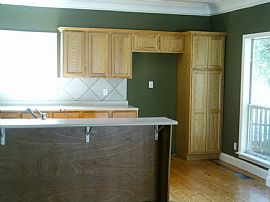 Absolutely Fabulous Home in a Great Neighborhood in Decatur, AL (Photo 3 of 10)