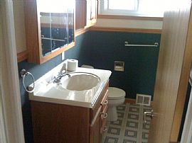  Beautiful Brick Ranch Style 3 Bedroom 2 Bath with Over 1,077sq in Lansing, MI (Photo 5 of 6)