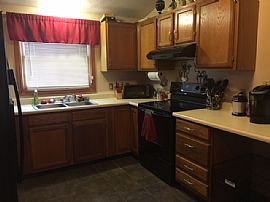 2 Bedroom with Great Natural Light and 1 Car Garage! in Manchester, NH (Photo 4 of 9)