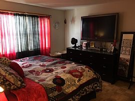 2 Bedroom with Great Natural Light and 1 Car Garage! in Manchester, NH (Photo 5 of 9)