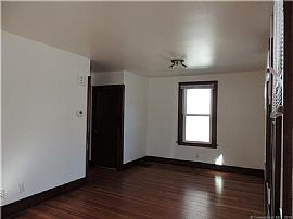  Nothing to Do But Move Into This Spacious Charming 3 Bedrm Col in New Haven, CT (Photo 2 of 8)