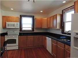  Nothing to Do But Move Into This Spacious Charming 3 Bedrm Col in New Haven, CT (Photo 3 of 8)