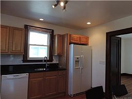  Nothing to Do But Move Into This Spacious Charming 3 Bedrm Col in New Haven, CT (Photo 4 of 8)