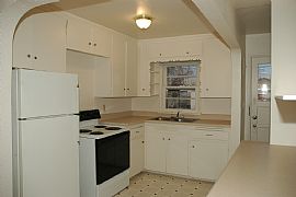 Great Beautiful 2beds 1.5 Baths Home on Massive Corner in Denver, CO (Photo 3 of 5)