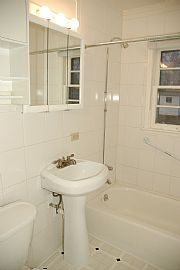 Great Beautiful 2beds 1.5 Baths Home on Massive Corner in Denver, CO (Photo 4 of 5)