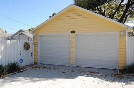 The House Has 3 Bedrooms 2 Bath, a Detached 2-Car Garage in Saint Petersburg, FL (Photo 7 of 7)