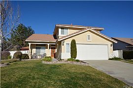 Spacious 4 Bedrooms and 3 Bath Desirable Location in North Rial in Rialto, CA