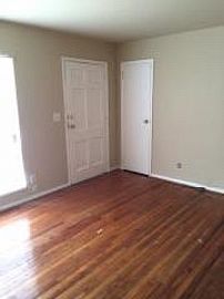 Very Convenient to Downtown and I-77.Amenities in Columbia, SC (Photo 2 of 7)