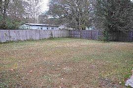 Cute Signle Family 3 Beds 2 Baths Ready to Be Your Home in Jacksonville, FL (Photo 10 of 11)