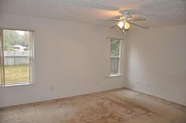 Cute Signle Family 3 Beds 2 Baths Ready to Be Your Home in Jacksonville, FL (Photo 5 of 11)