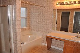 Cute Signle Family 3 Beds 2 Baths Ready to Be Your Home in Jacksonville, FL (Photo 6 of 11)